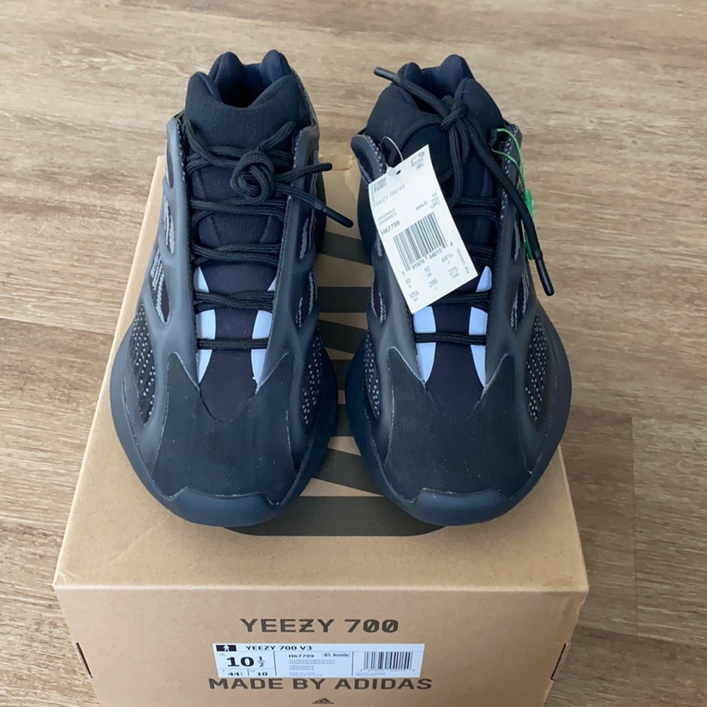 Yeezy 700 V3 Alvah